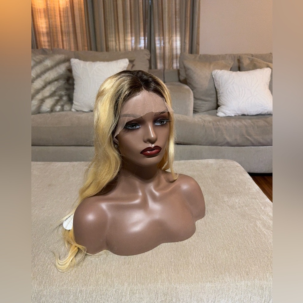 Wig - Picture 5 of 7